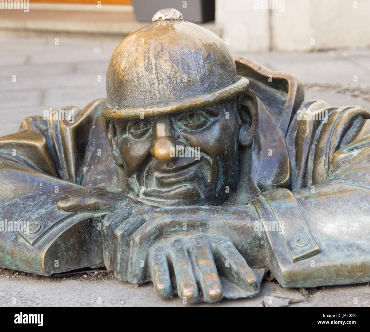 Bratislava, Slowakei, März 2017: berühmter Mann bei der Arbeit, Abwasser Arbeiter Statue in Bratislava Stockfoto