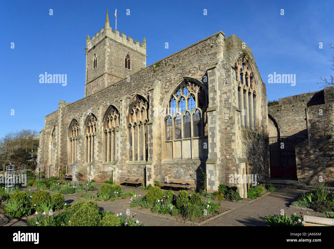 St Peter Kirche, Schlosspark, Bristol. Die Kirche wurde bei einem Bombenangriff am 24. November 1940 zerstört. Stockfoto