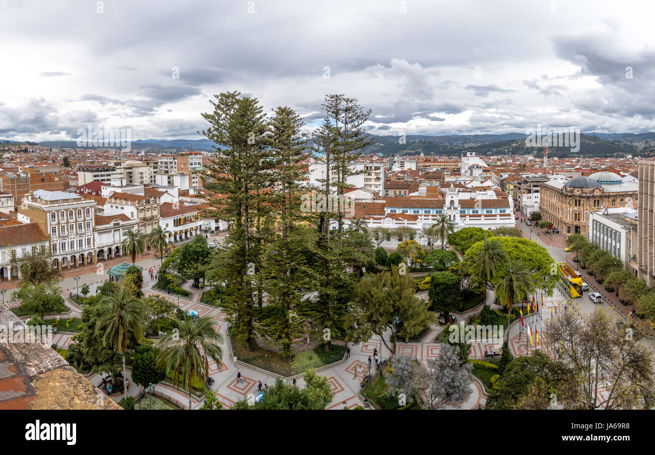 Luftaufnahme der Stadt Cuenca und Park Calderon - Cuenca, Ecuador Stockfoto