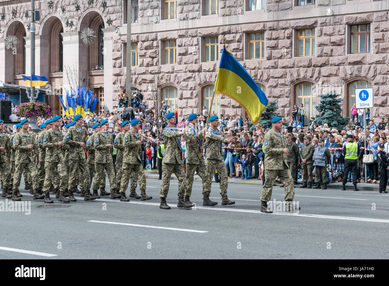 Kiew, Ukraine. 24 August, 2017. Feier zum Tag der Unabhängigkeit der Ukraine mit militärischen Parade im Zentrum der Stadt Credit: maksym Dragunov/Alamy leben Nachrichten Stockfoto