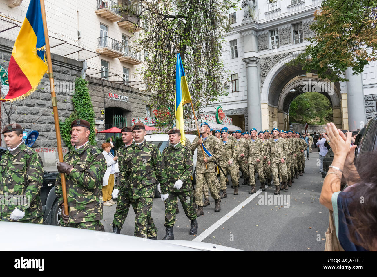 Kiew, Ukraine. 24 August, 2017. Feier zum Tag der Unabhängigkeit der Ukraine mit militärischen Parade im Zentrum der Stadt Credit: maksym Dragunov/Alamy leben Nachrichten Stockfoto