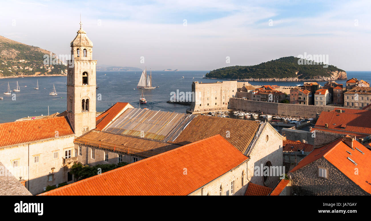 Blick von der Stadtmauer in Dubrovnik, Kroatien. Stockfoto