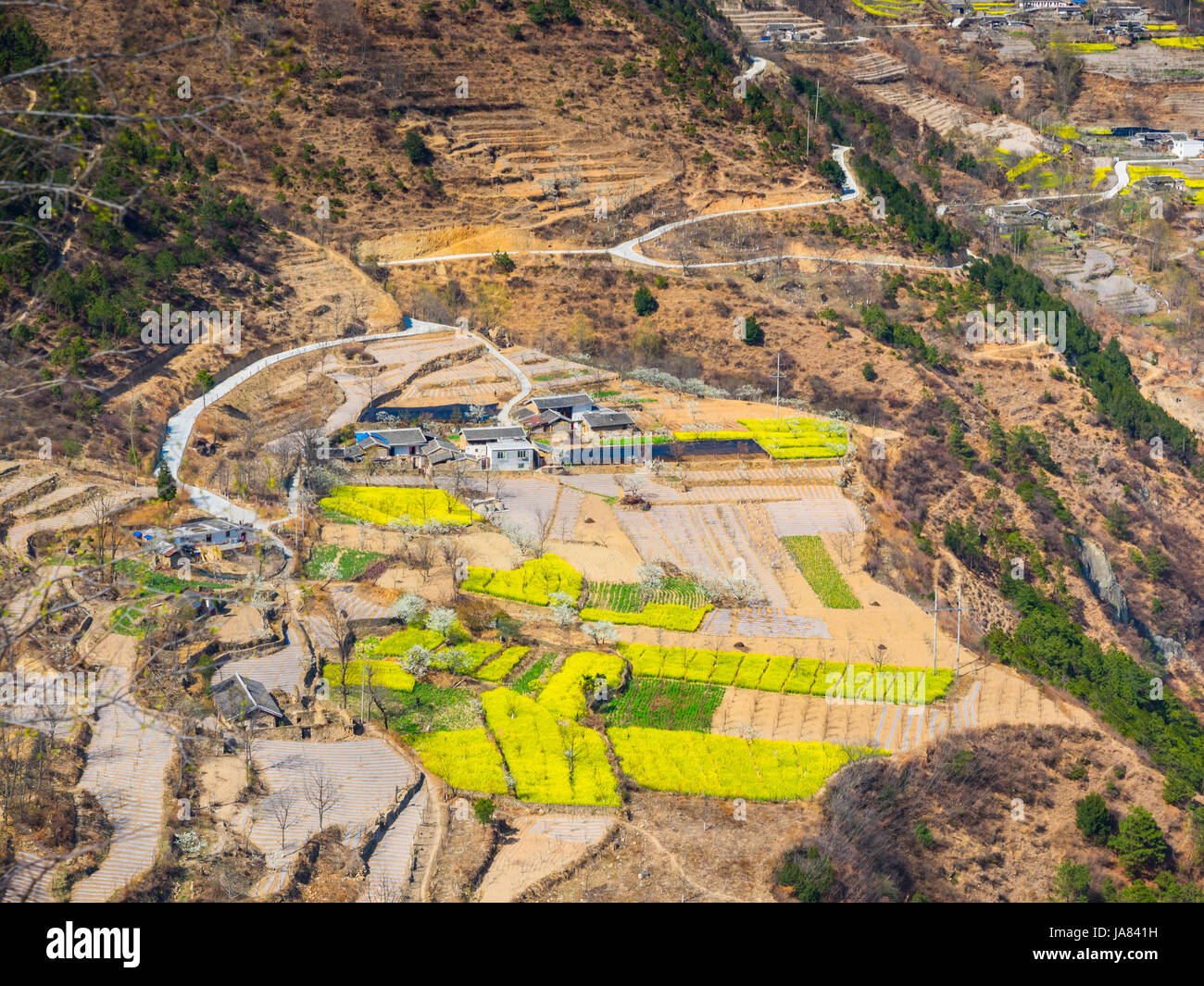 Blick auf das hohe Land landwirtschaftlichen Dorf in China Stockfoto