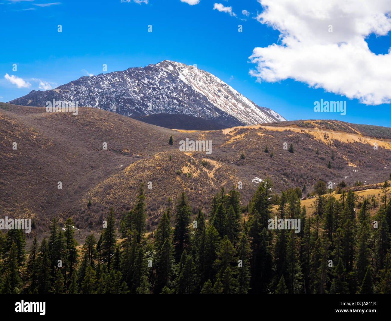 Aussicht auf Berge, bedeckt mit Schnee in Sichuan, China Stockfoto