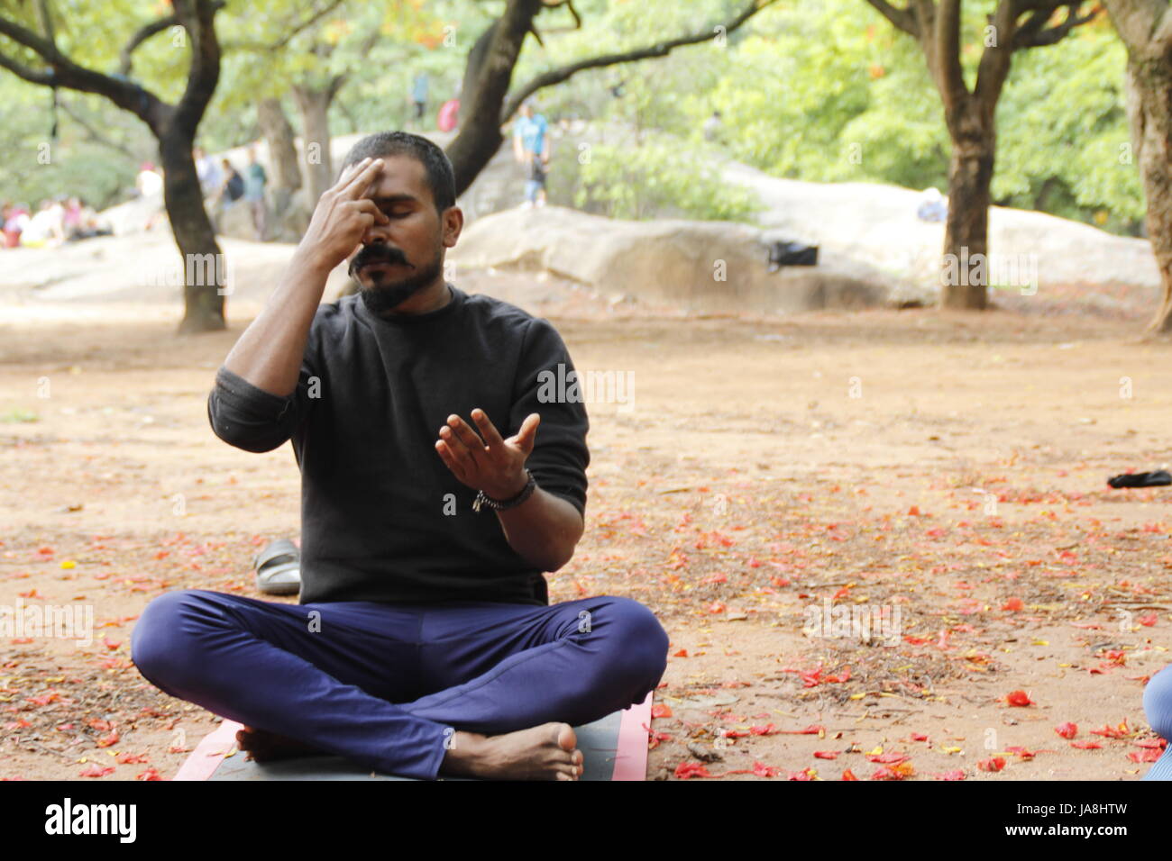 Junge Indische Männer Yoga Stockfoto