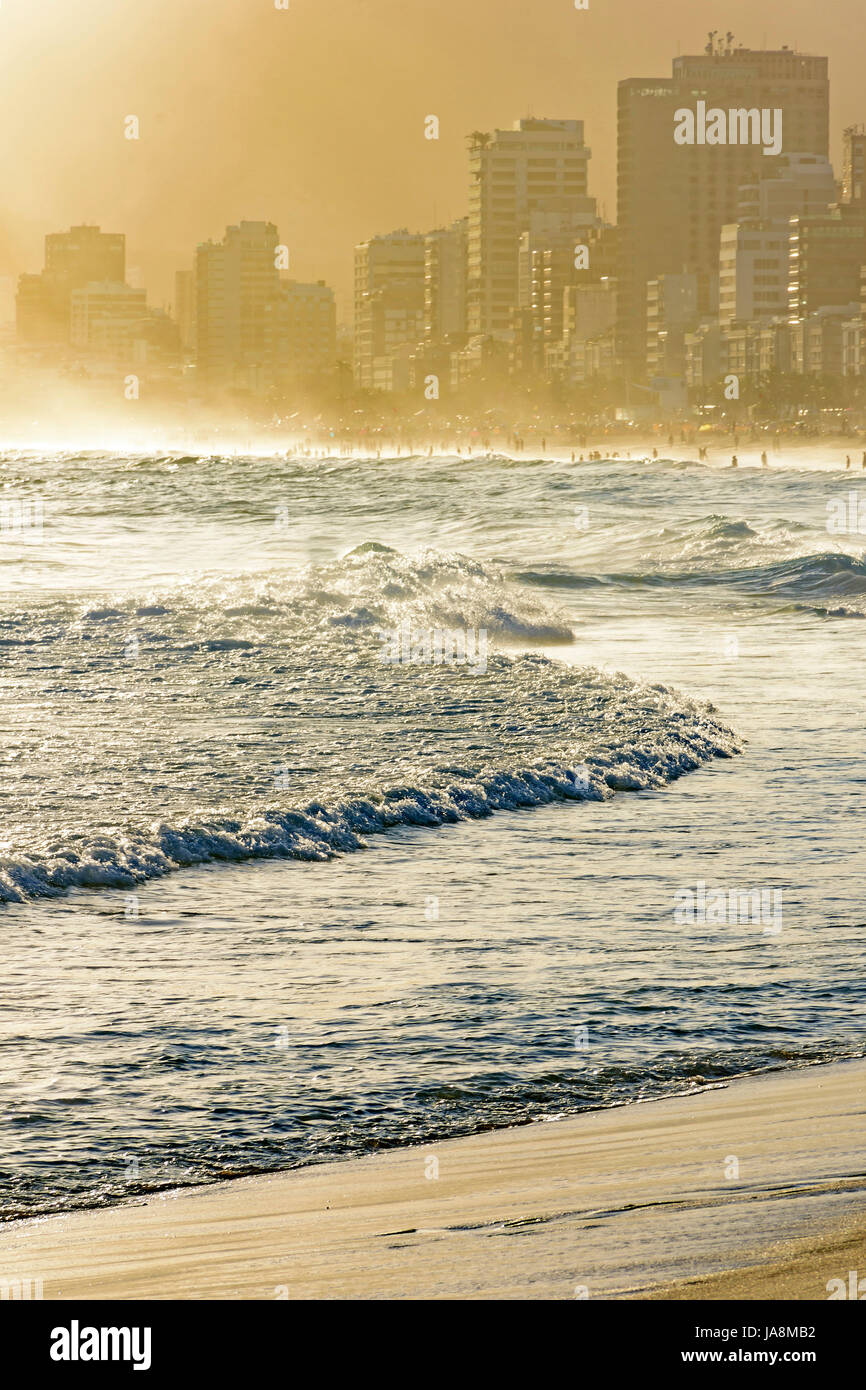 Sommer Sonnenuntergang am Strand von Ipanema in Rio De Janeiro (pt) Por Sol keine Verão de Ipanema keine Rio De Janeiro Stockfoto