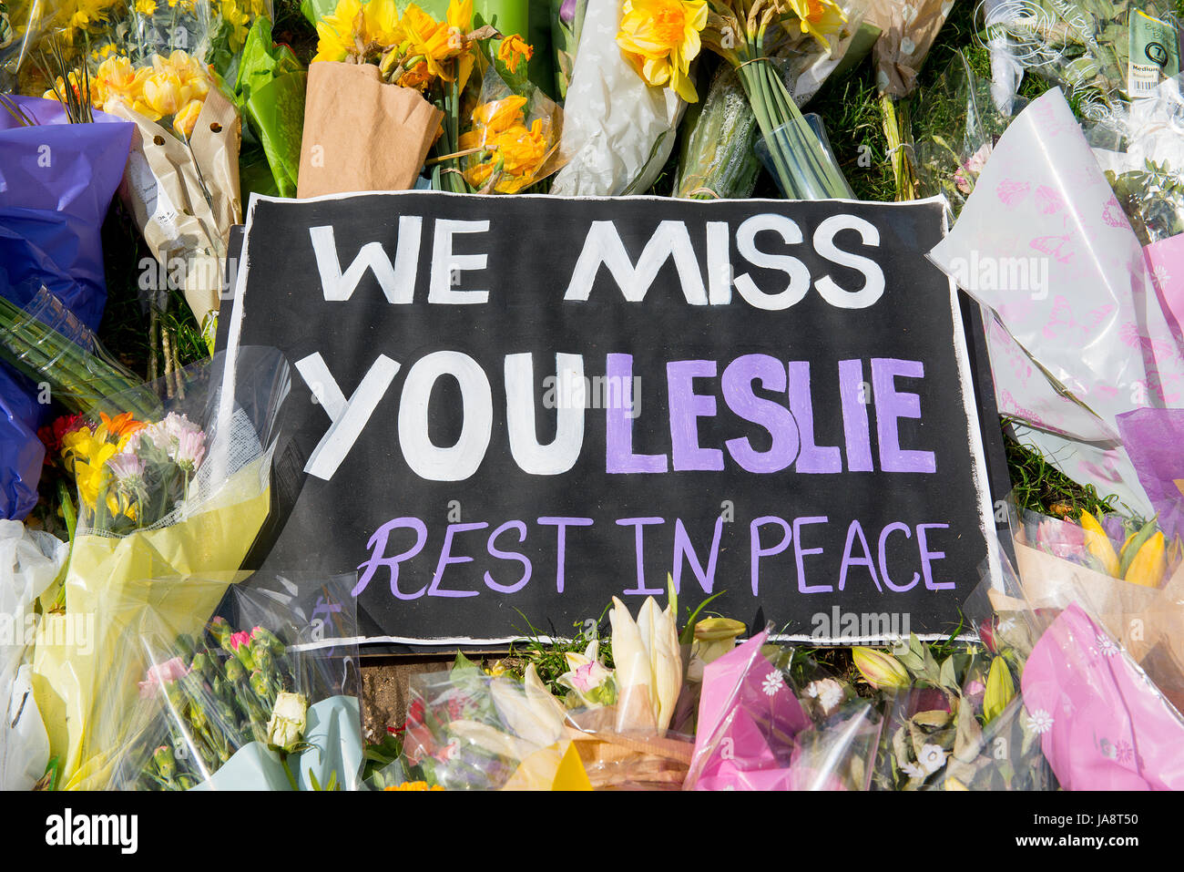 Floral Tribute außerhalb Parliament Square, den Opfern von der Westminster Bridge Terrorangriff von Terrorist Khalid Masood durchgeführt. Stockfoto