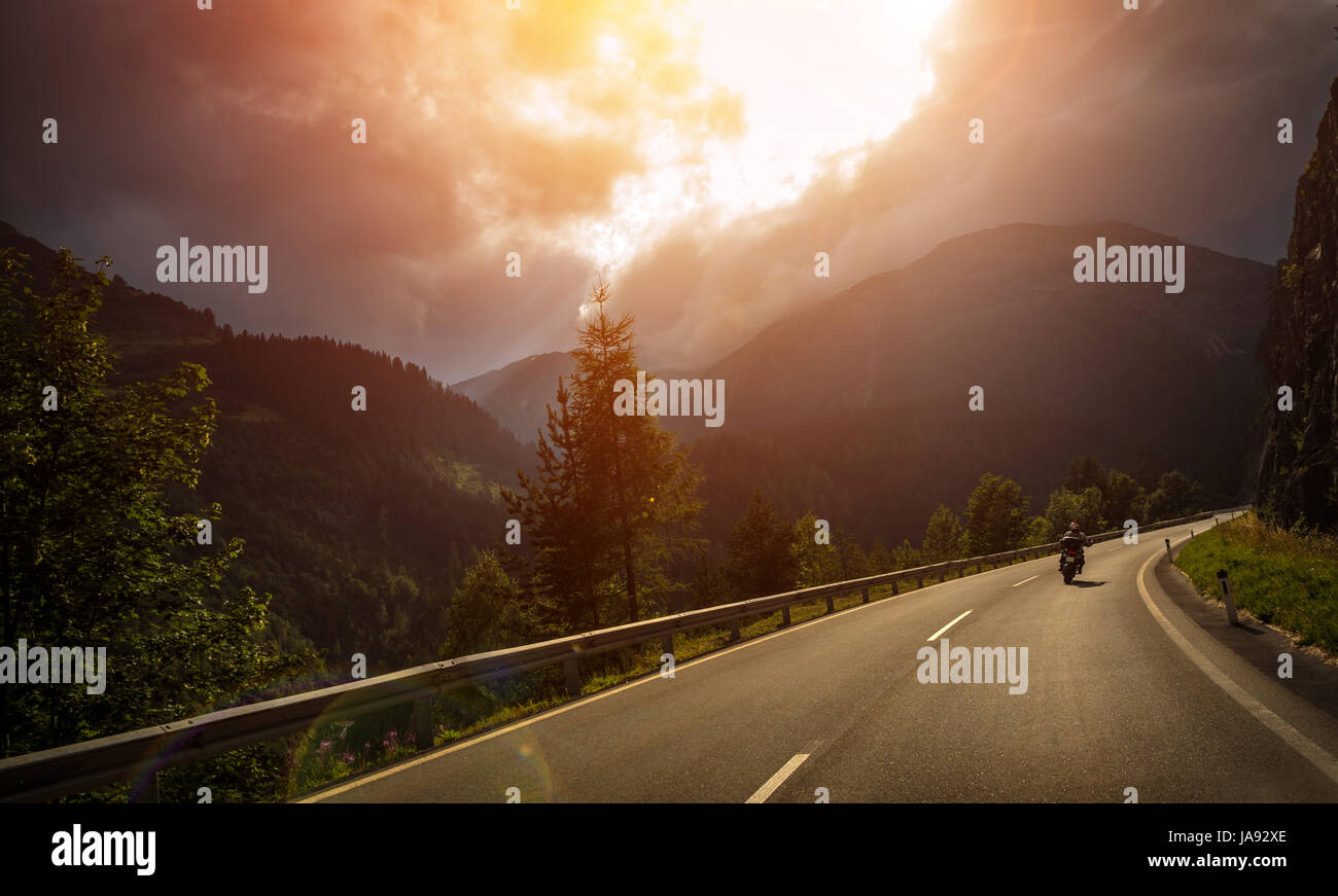 Reisen, Lifestyle, Berge, Alpen, Sommer, sommerlich, Motorradfahrer, österreichisch, Stockfoto