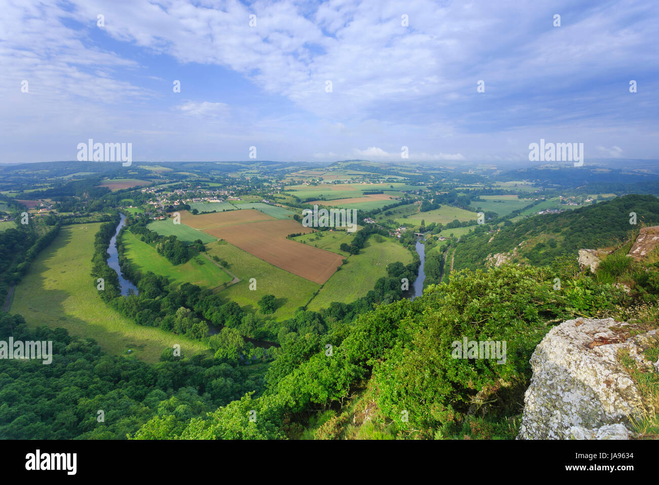 Frankreich, Calvados, Clecy, Ridge Road, mit Blick auf einer Schleife des Flusses Orne und Clecy Stockfoto