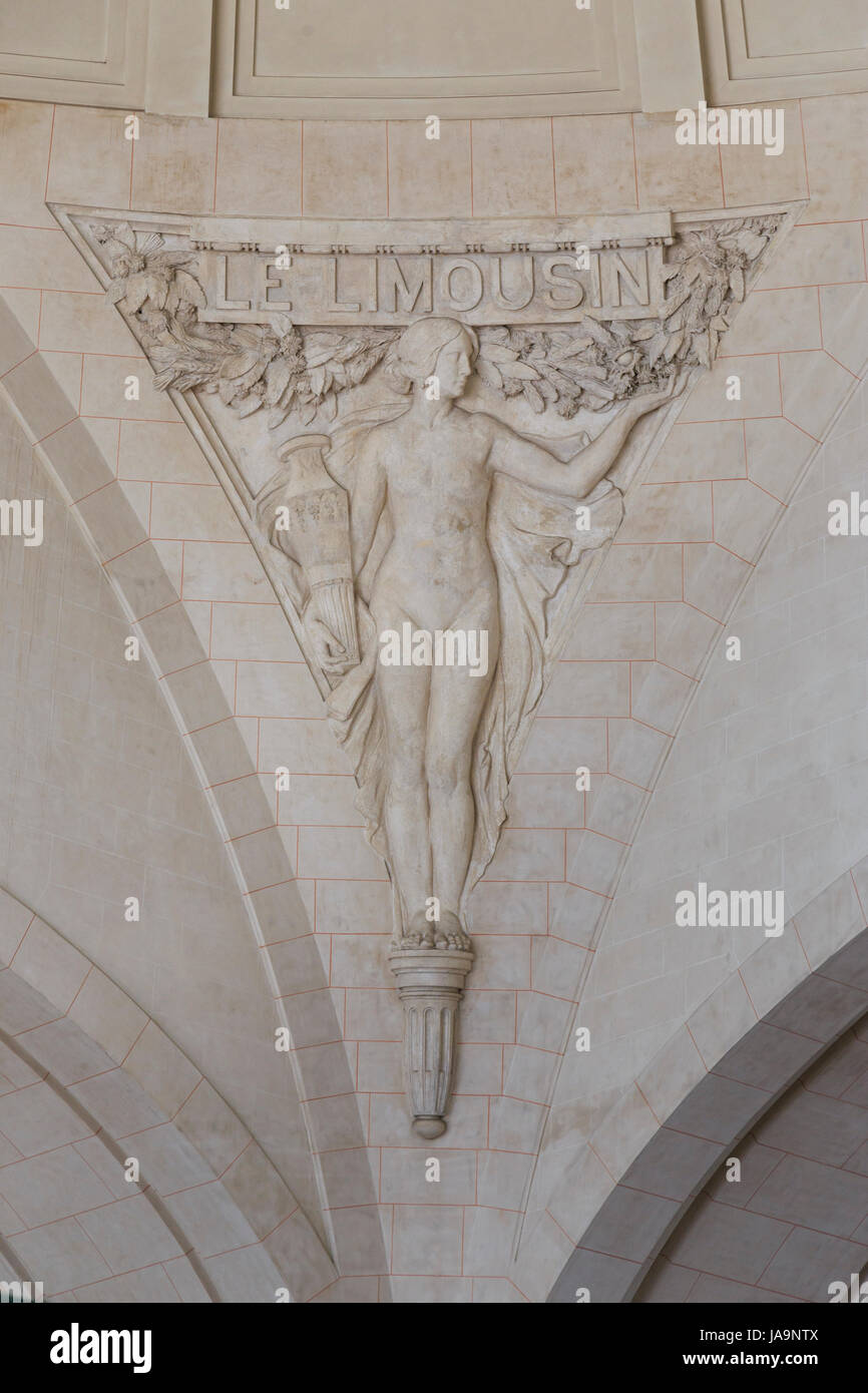 Frankreich, Haute Vienne, Limoges LIMOGES BENEDICTINS Bahnhof, Detail der Kuppel, Statue der Region Limousin Stockfoto