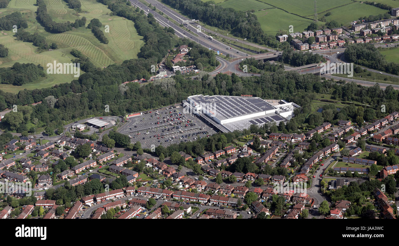 Luftaufnahme des Sainsbury Supermarkt in Heaton, Manchester, UK Stockfoto