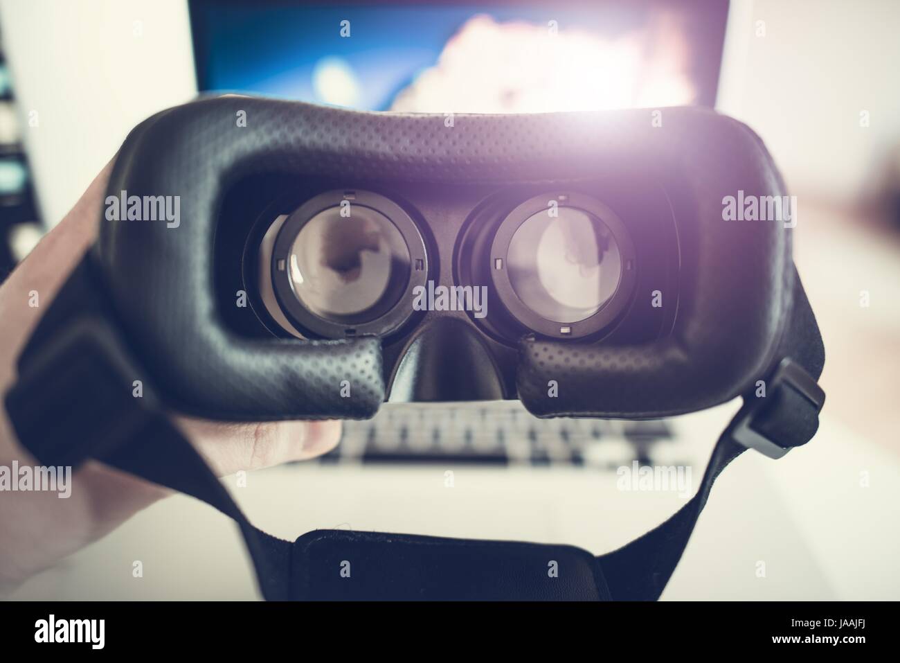 Virtual Reality 3D Brille für 360 Grad 3D 60fps Video ansehen. Zukunft von  Virtual-Reality-Konzept-Foto. Schutzbrille tragen Stockfotografie - Alamy