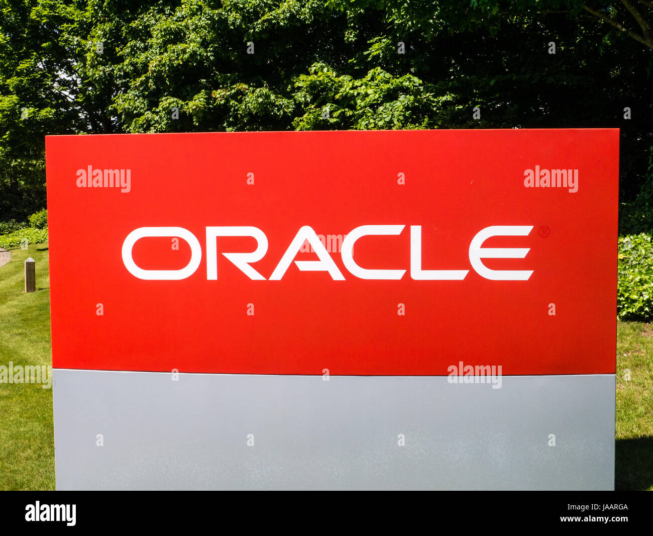 Oracle-Zeichen, außerhalb UK Hauptsitz, Reading, Berkshire, England Stockfoto