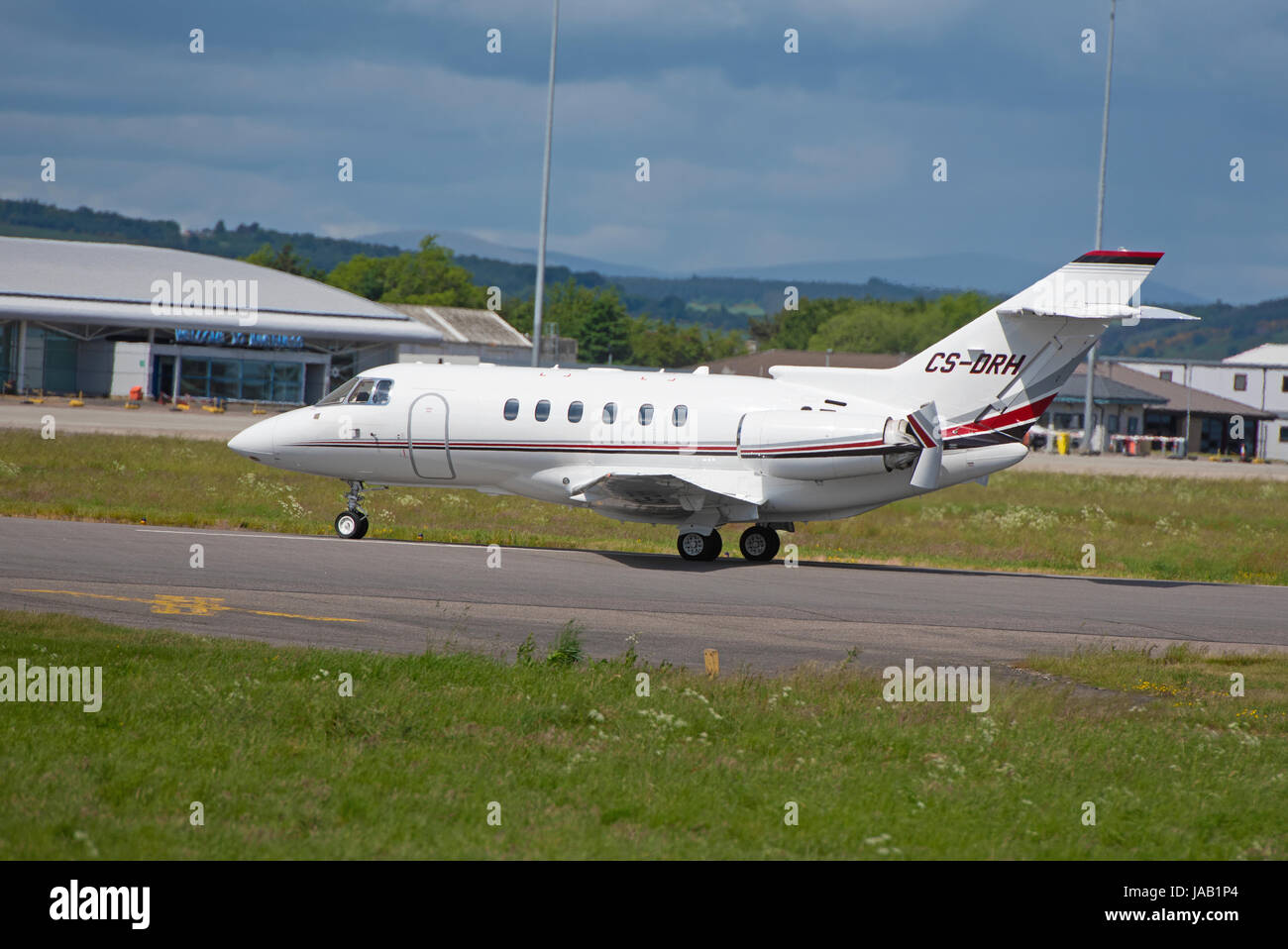 Portugiesische registrierte Twin engined Business-Jet, die Ankunft am Flughafen Inverness ich die schottischen Highlands. VEREINIGTES KÖNIGREICH. Stockfoto