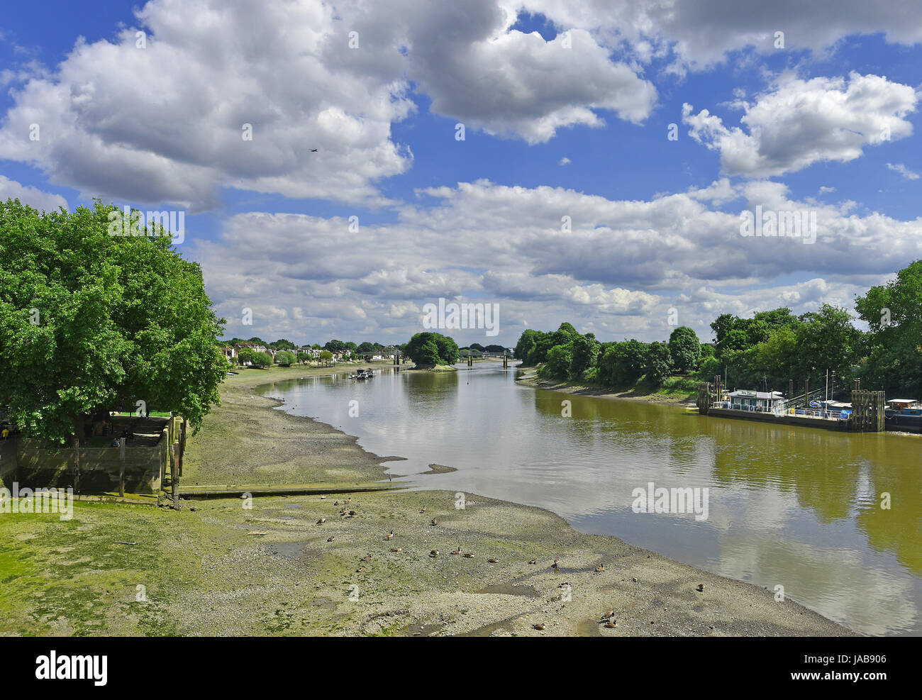 Themse und der Kew-Eisenbahnbrücke bei Ebbe von der Kew Bridge Stockfoto