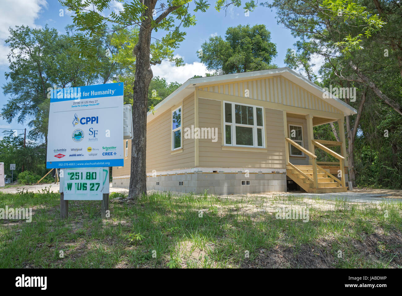 Habitat For Humanity Haus kurz vor der Fertigstellung im Alachua, Florida. Stockfoto