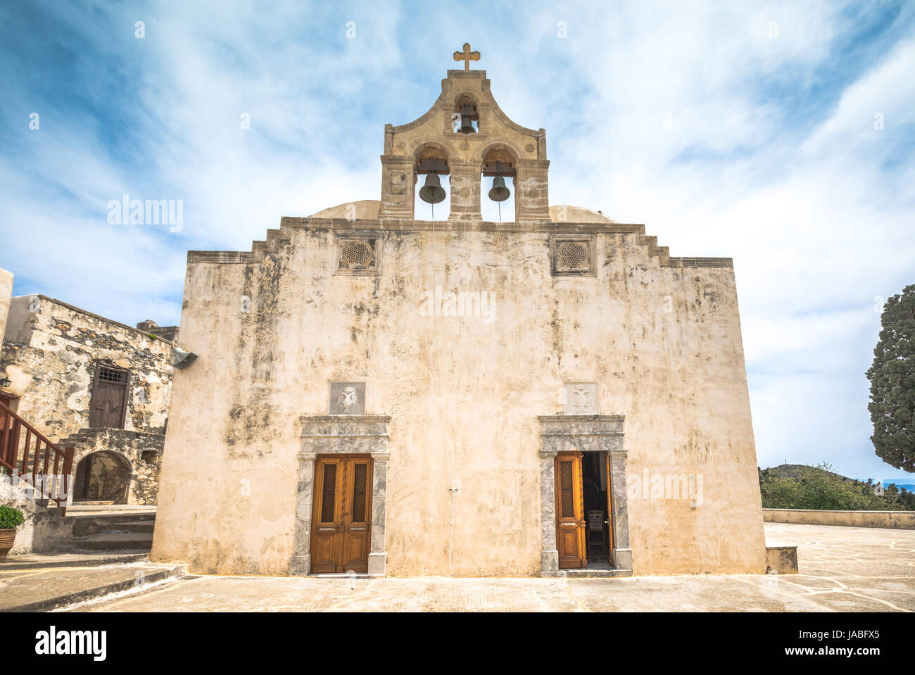 Preveli Kloster Innenhof mit der Kirche des Heiligen Johannes, Rethymno, Kreta, Griechenland. Stockfoto