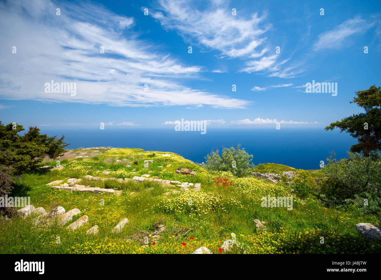 Die Ruinen des antiken Thira, einem prähistorischen Dorf an der Spitze des Berges Mesa Vouno, Santorini, Griechenland. Stockfoto
