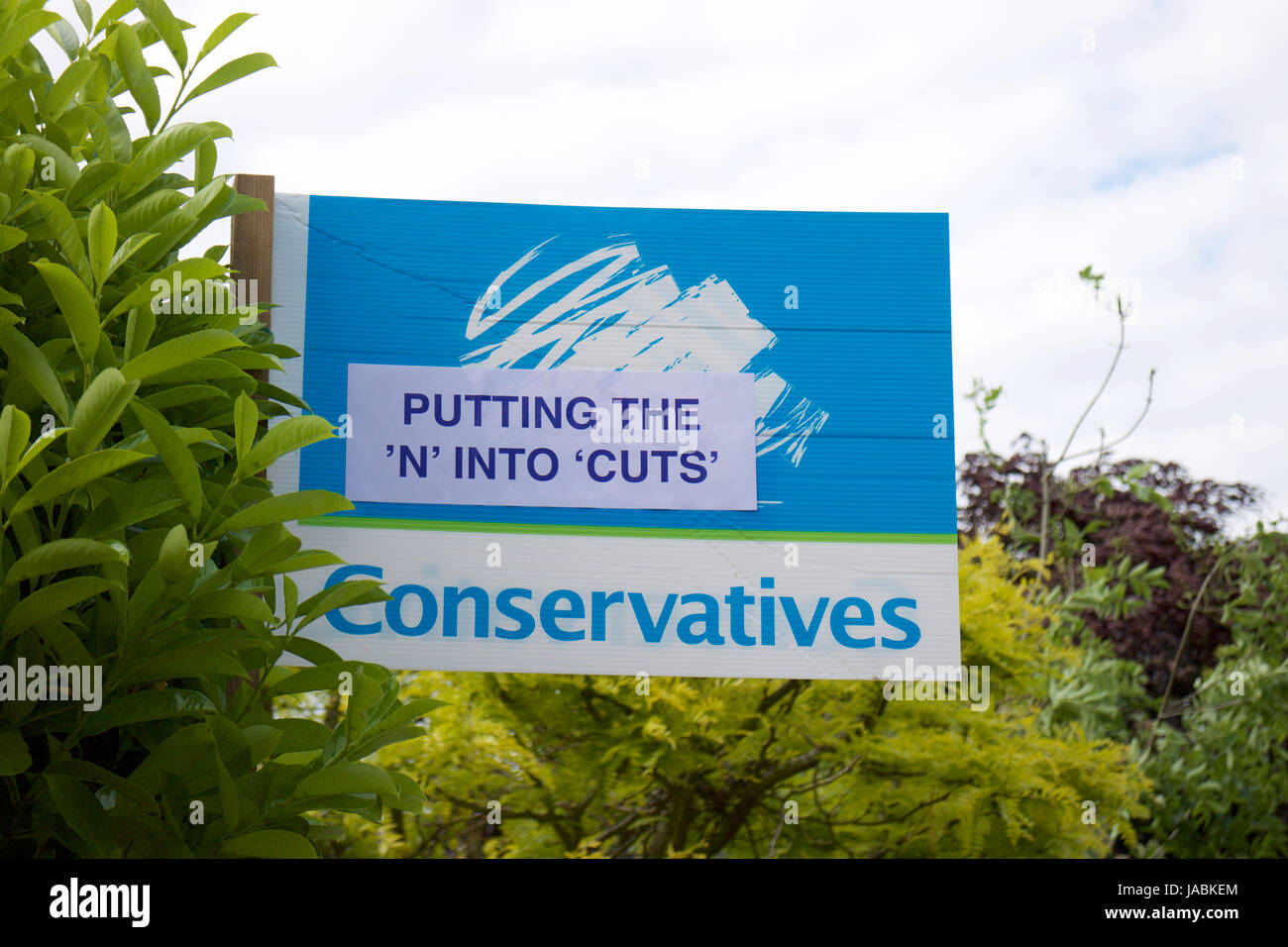 konservative politische Zeichen Norwich, Norfolk verunstaltet. 01.06.2017 Stockfoto