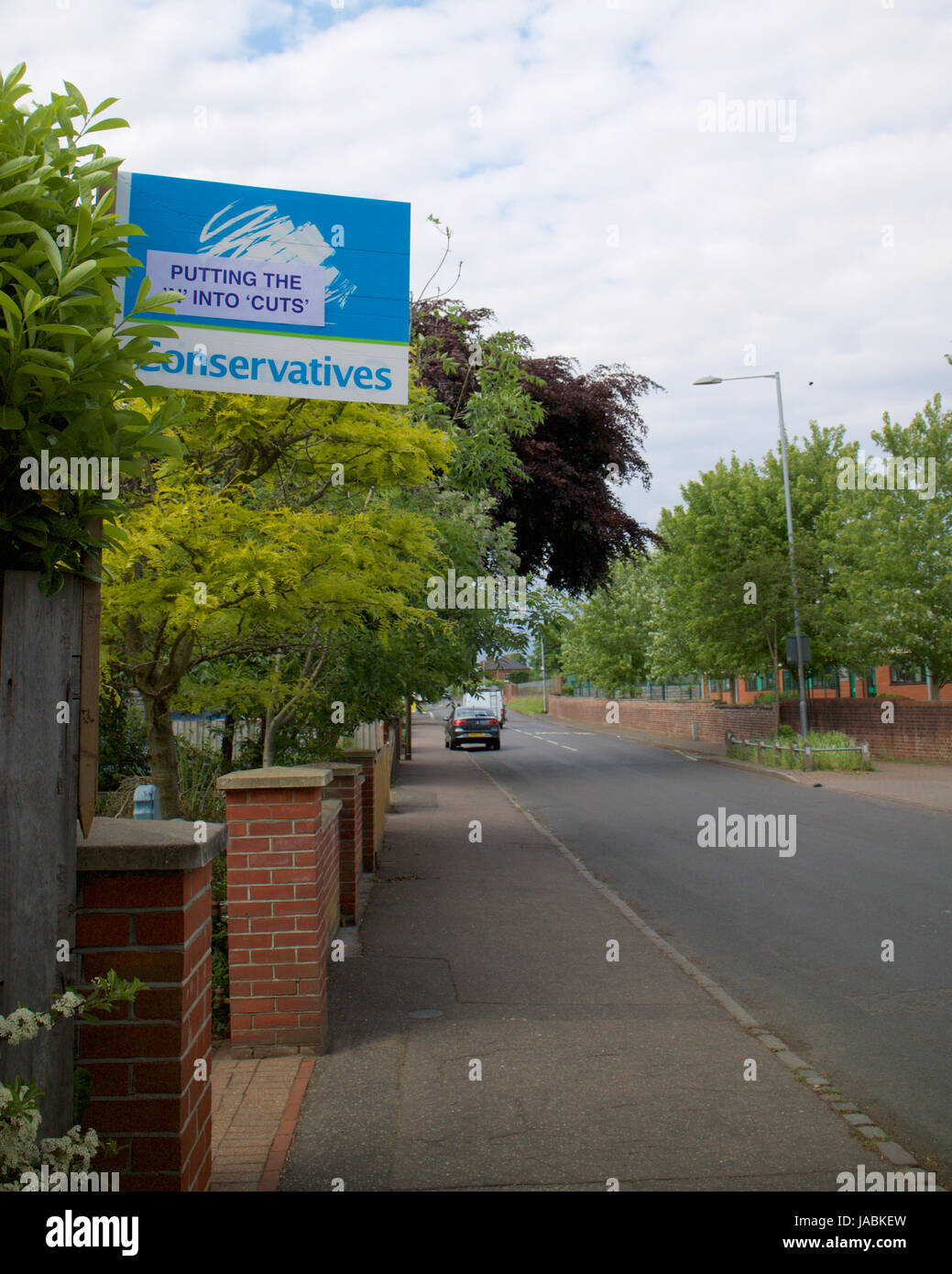 konservative politische Zeichen Norwich, Norfolk verunstaltet. 01.06.2017 Stockfoto