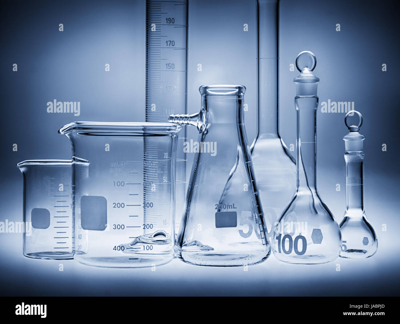 Gläser und Becher in Biologie Labors verwendet Stockfoto
