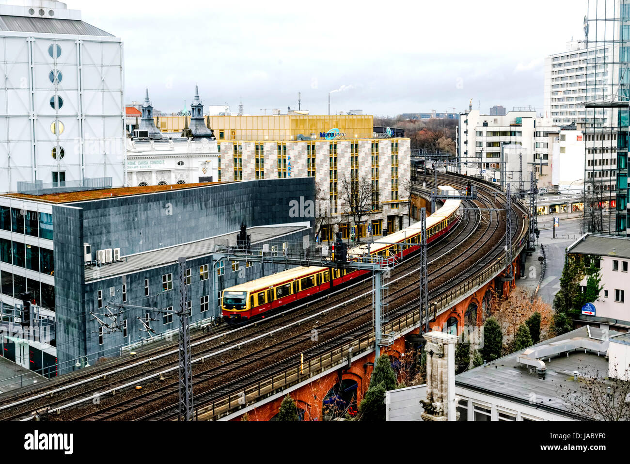 Berlin: S - Bahn Im Westen aus der Vogelschau; Berlin. S-Bahn - Vogelperspektive Stockfoto