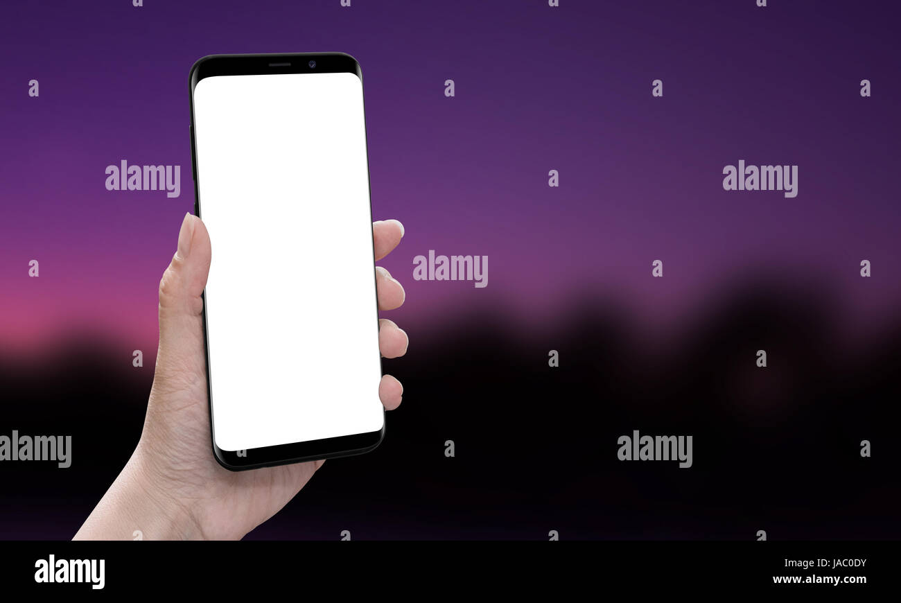 Hand zeigen moderne Smartphone mit abgerundeten Ecken. Isoliert, weißer Bildschirm für Mock-up, app, Benutzeroberfläche, Website, Design-Förderung. Verschwommene staatlich Stockfoto
