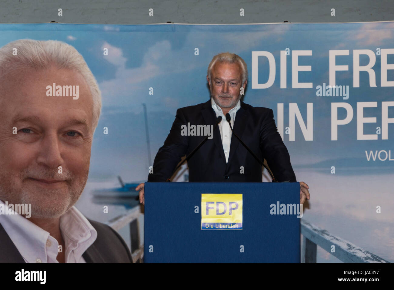 Die berühmten FDP-Politiker und Parlamentskandidatin Wolfgang Kubicki beim Sommerfest der FDP Schleswig-Holstein Gut Altenhof bei Eckernfoerde Stockfoto