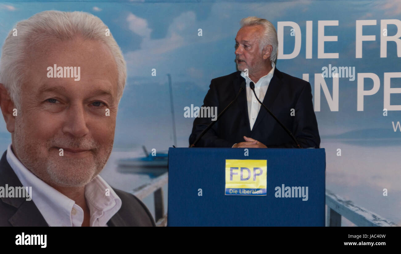 Die berühmten FDP-Politiker und Parlamentskandidatin Wolfgang Kubicki beim Sommerfest der FDP Schleswig-Holstein Gut Altenhof bei Eckernfoerde Stockfoto