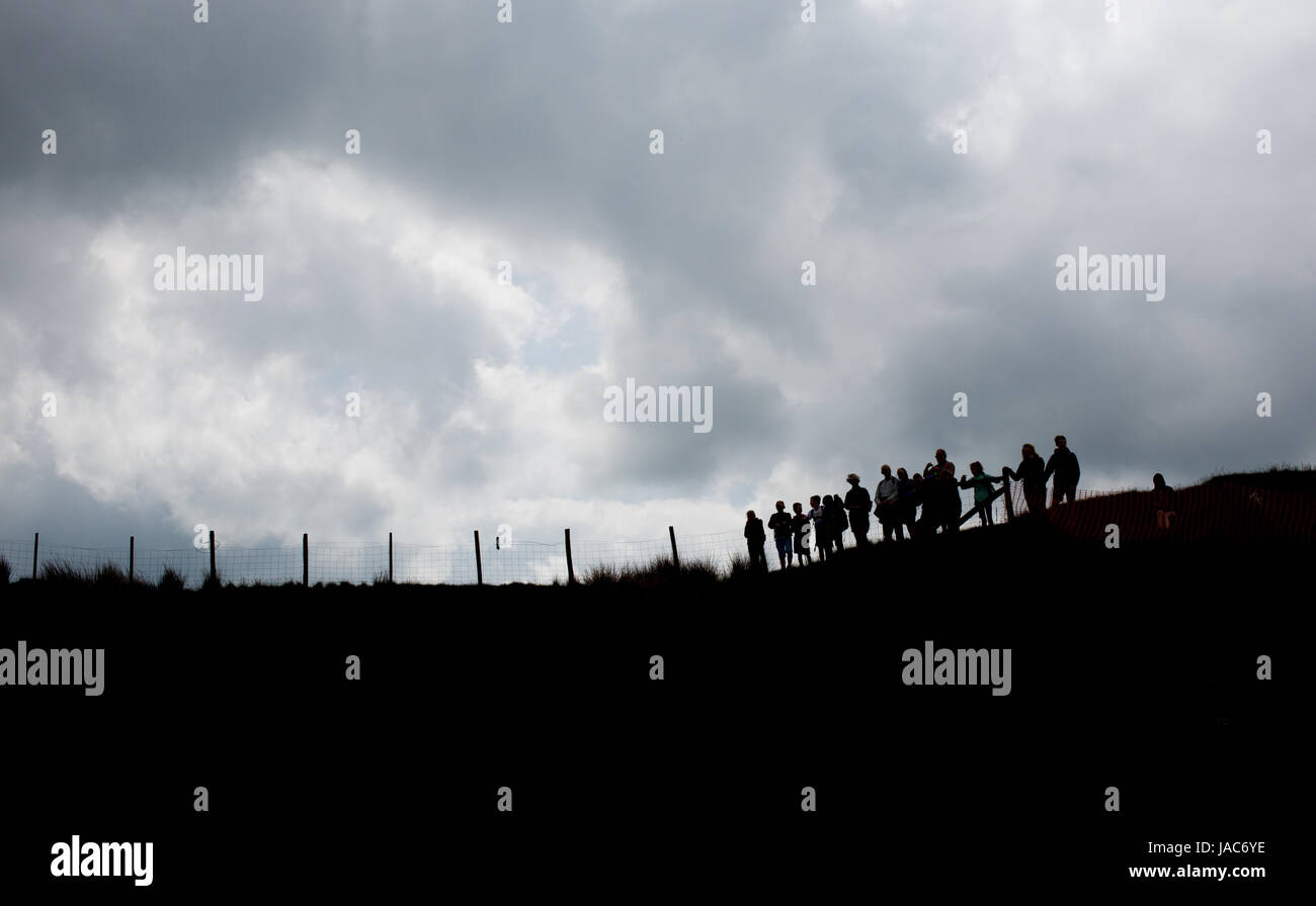 Die Bradford Schlagloch Club "Winde treffen" auf klaffende Gill in Yorkshire. Einmal Jahr pro für die breite Öffentlichkeit massive Höhle unten anzeigen Stockfoto