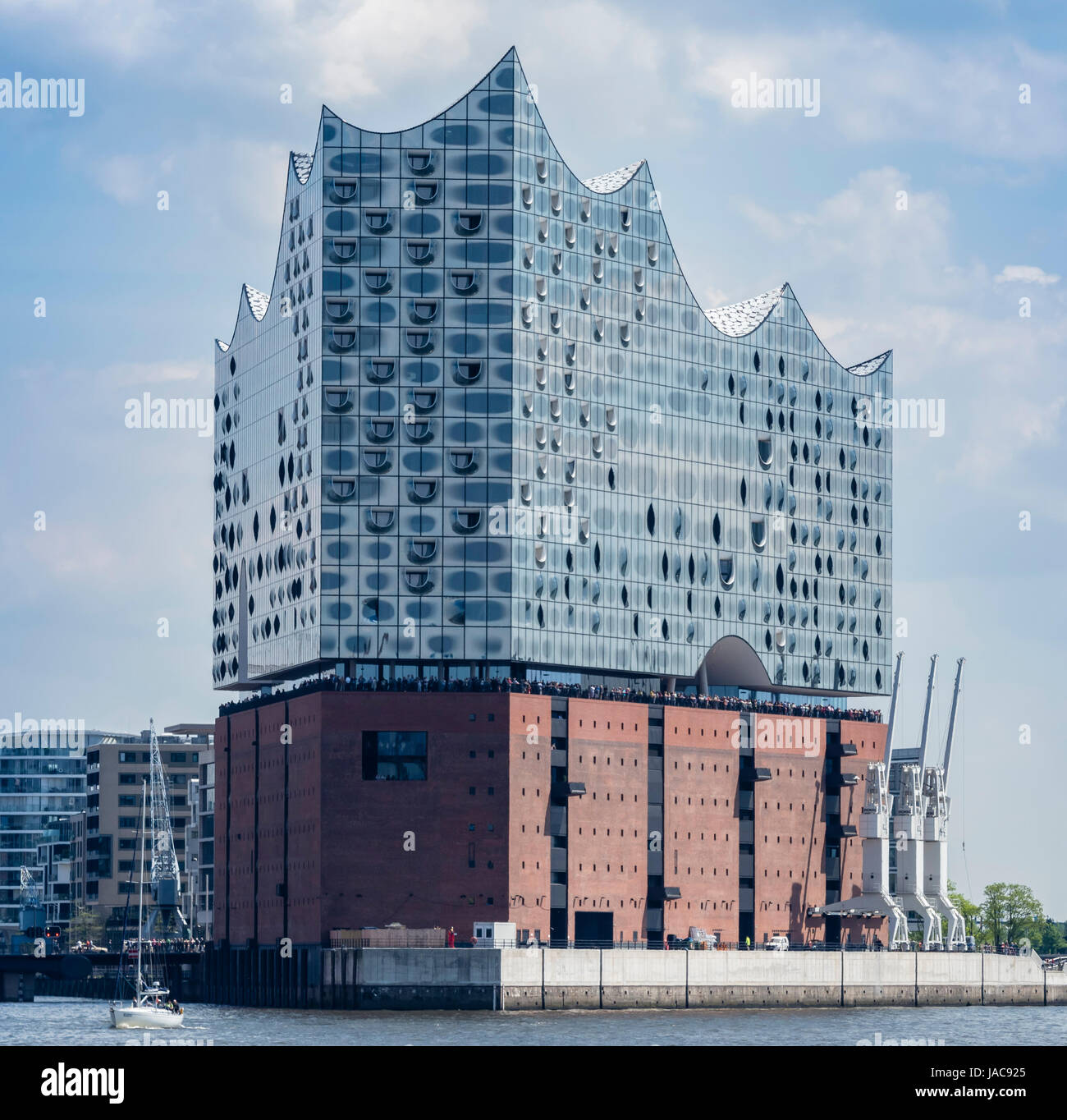 Elbphilharmonie Hamburg, Konzertsaal am Fluss Elbe auf historische Lager, Hafencity, Hansestadt, Hamburg, Deutschland Stockfoto
