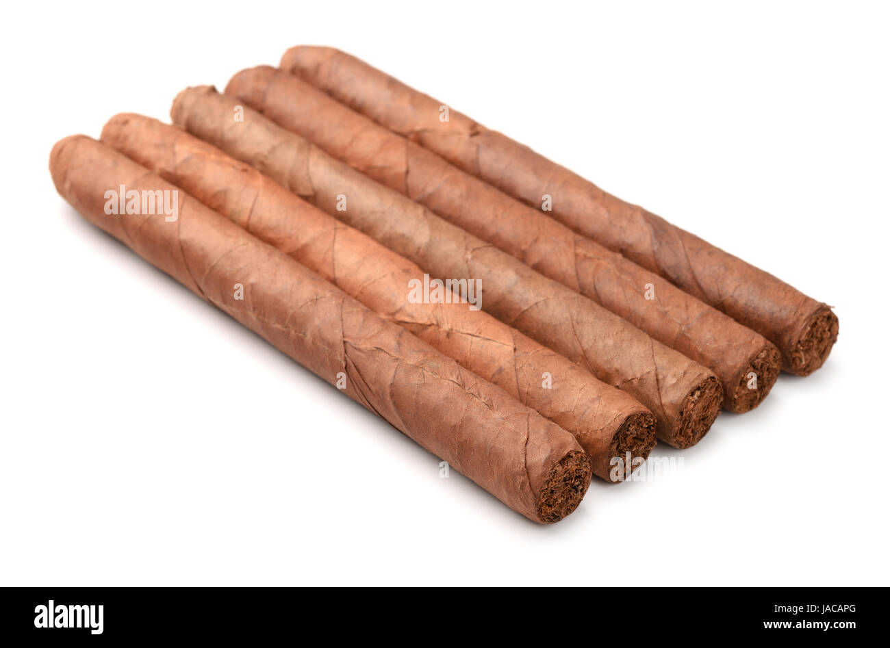 Fünf Zigarren isoliert auf weiss Stockfoto