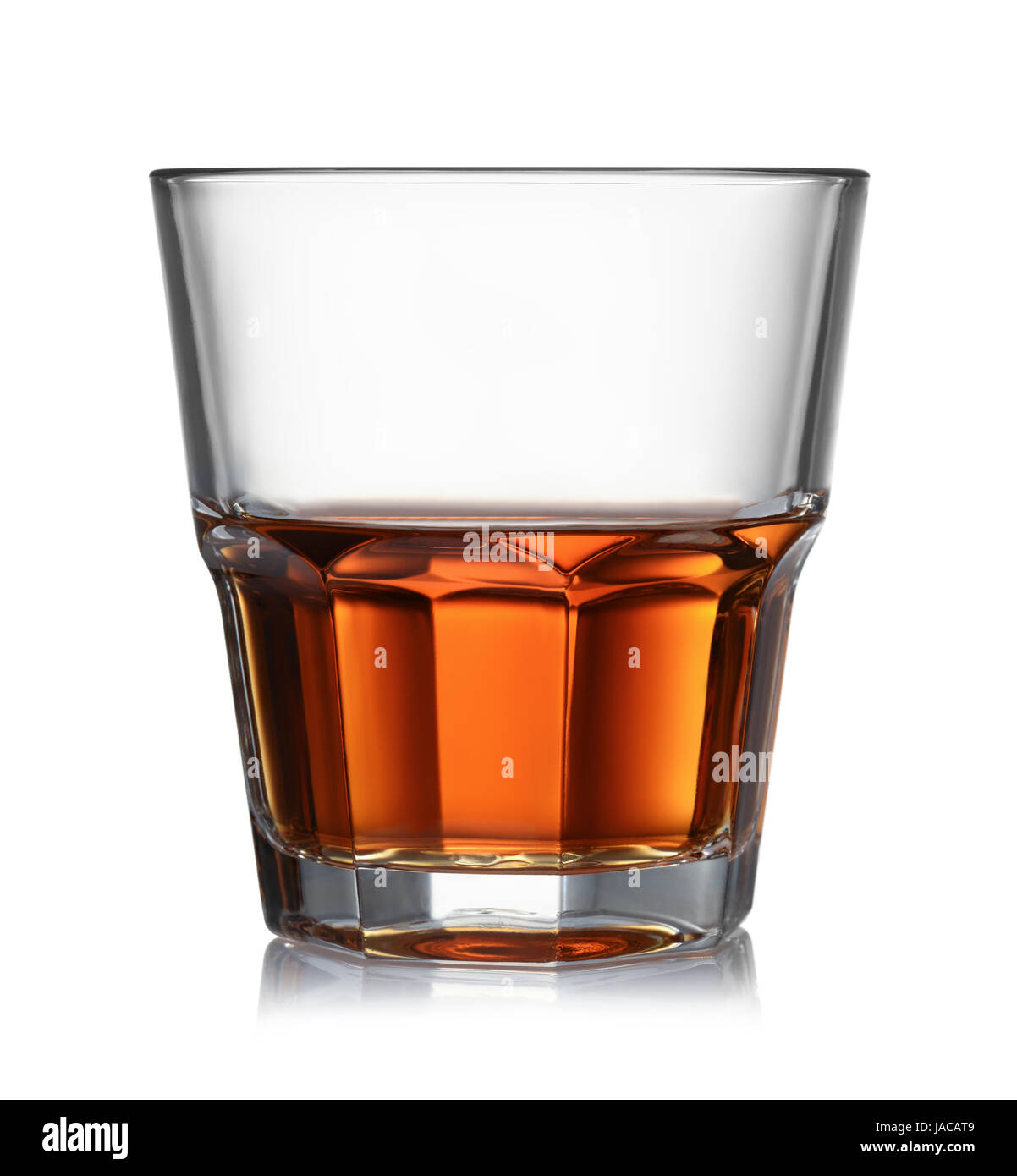 Glas Whisky Solated auf weiß Stockfoto