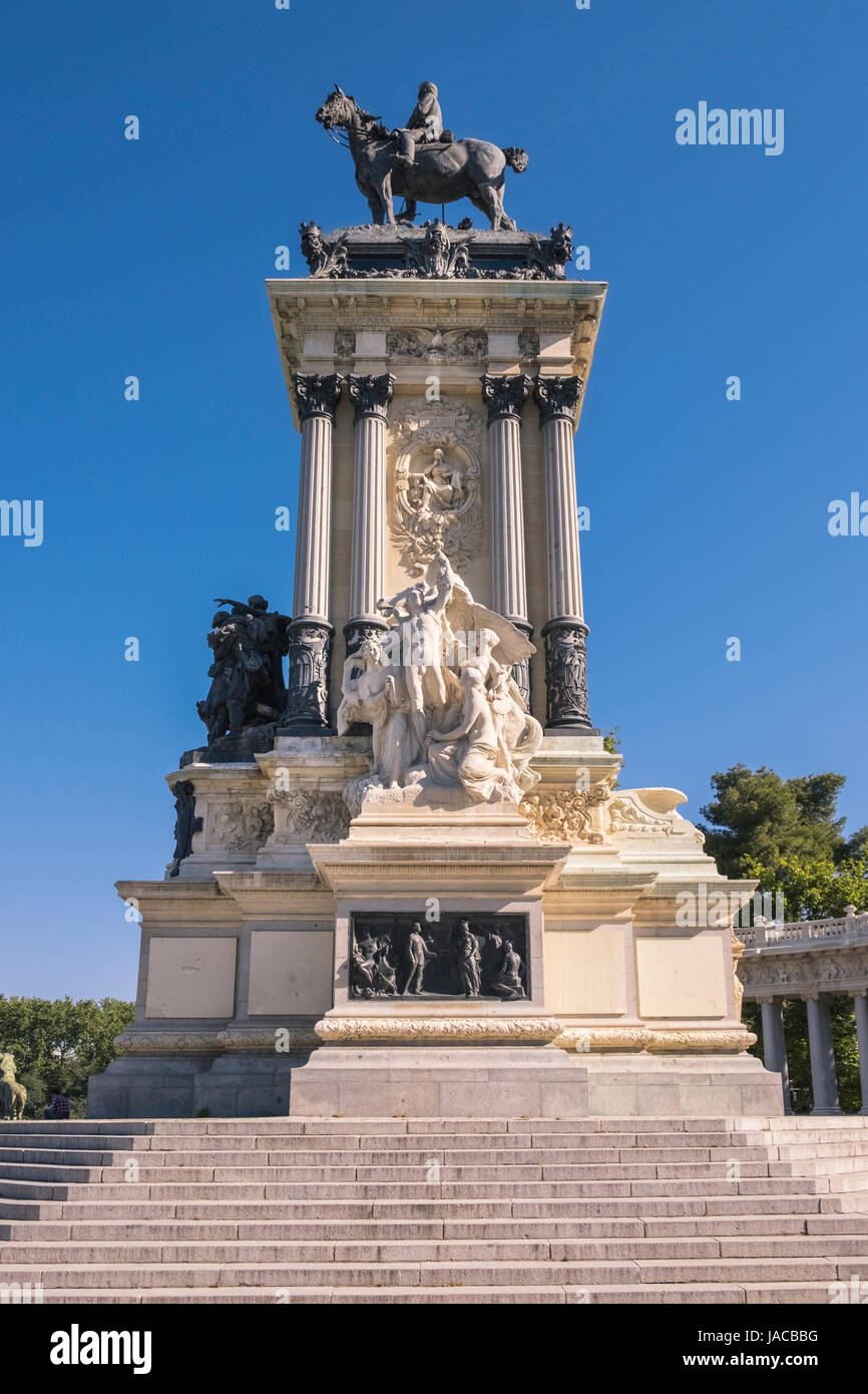 Landmark Denkmal und Reiter Statue von König Alfonso XII, Buen Retiro Park, Madrid, Spanien Stockfoto