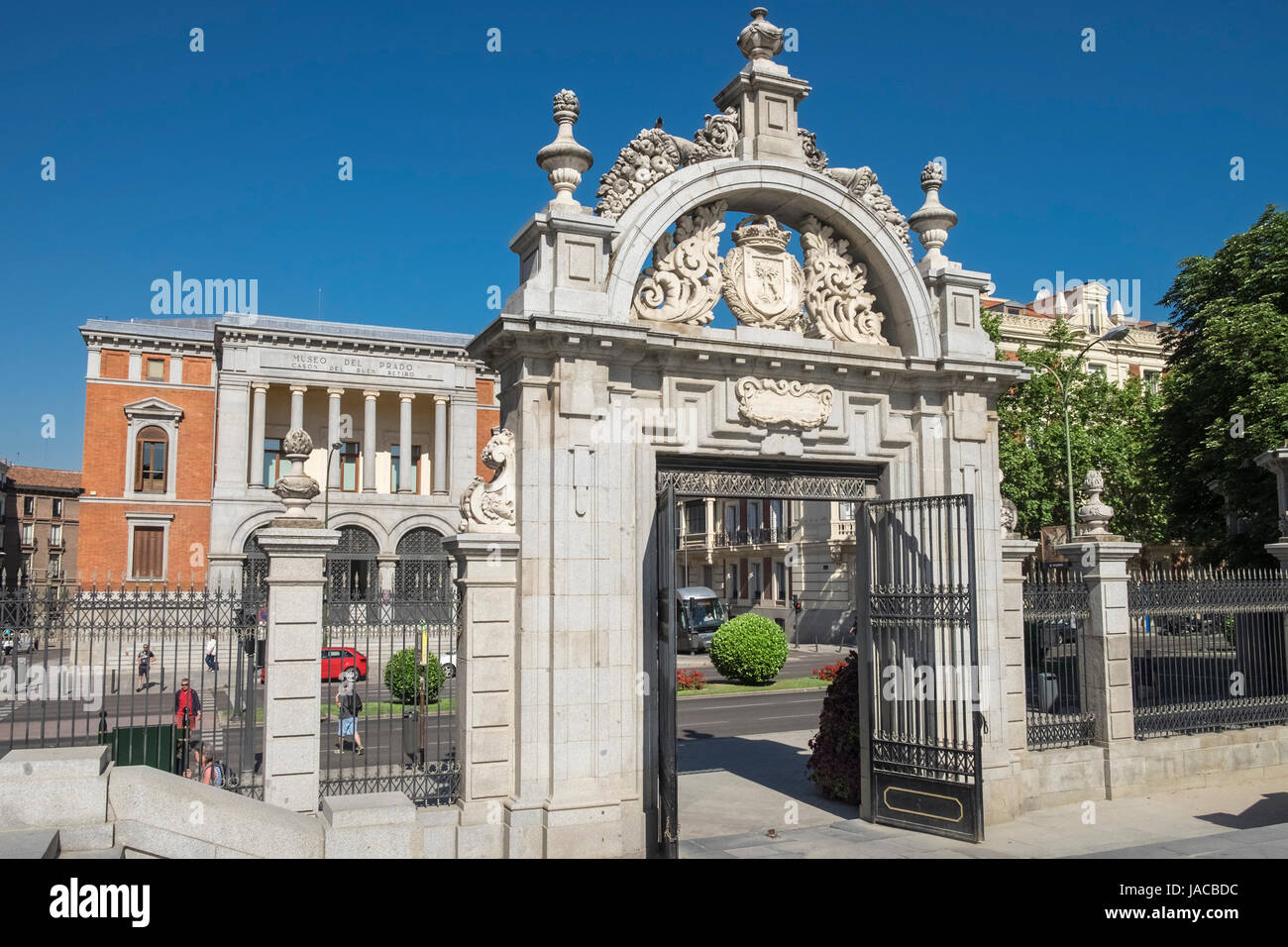Kunstvollen dekorativen Eingang Tor gegenüberliegenden Prado-Museum, Buen Retiro Park, Madrid, Spanien Stockfoto
