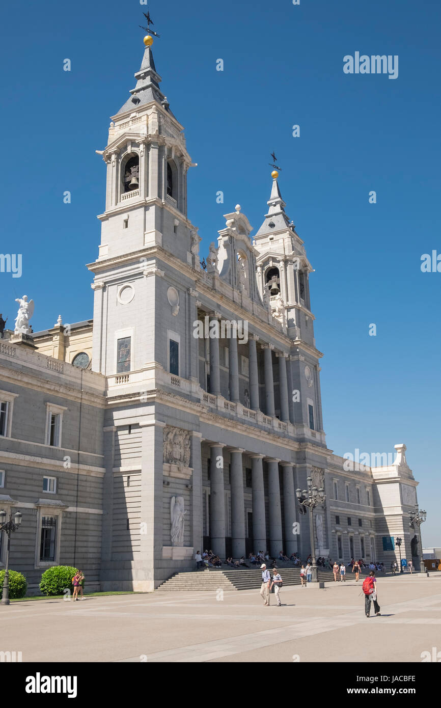 Wahrzeichen der Stadt und römisch-katholischen Catedral De La Almudena Gebäude, Madrid, Spanien Stockfoto