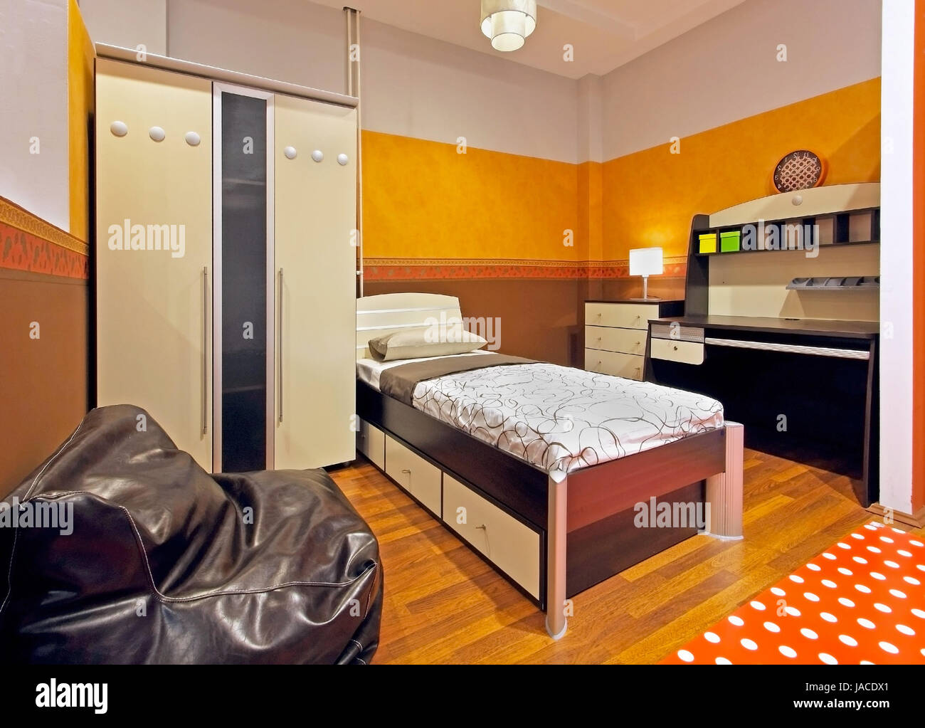 Moderne Orange Kind Schlafzimmer Innenraum Mit Beige Mobel