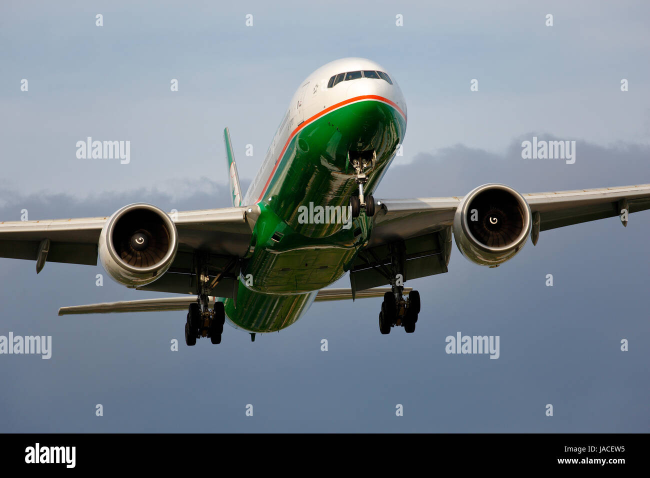 B-16707 EVA Airways Boeing 777-300 Cn-33751/634 im Endanflug zur Landung am Flughafen London Heathrow Stockfoto