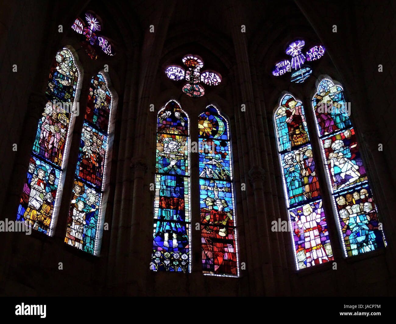 Heilige Maria Kathedrale Fenster, bekannt als "Vidrieras" in Spanien Stockfoto