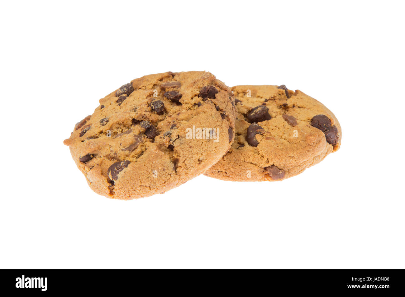 Zwei Schokoladenkekse Freigestellt Auf Weißem Hintergrund - zwei Chocolate Chips Cookies isoliert auf weißem Hintergrund Stockfoto