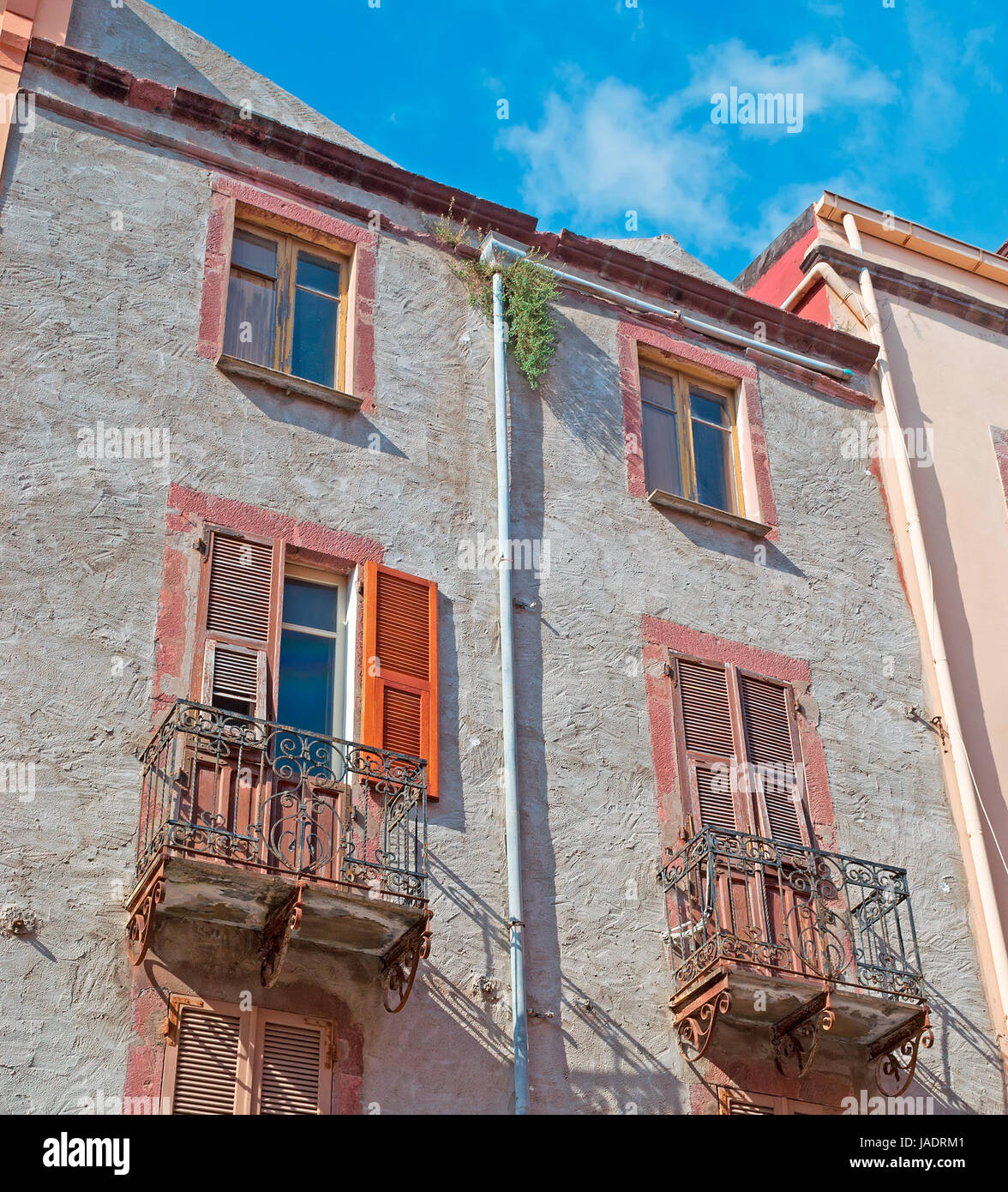 alte Fassade in Bosa, Sardinien Stockfoto