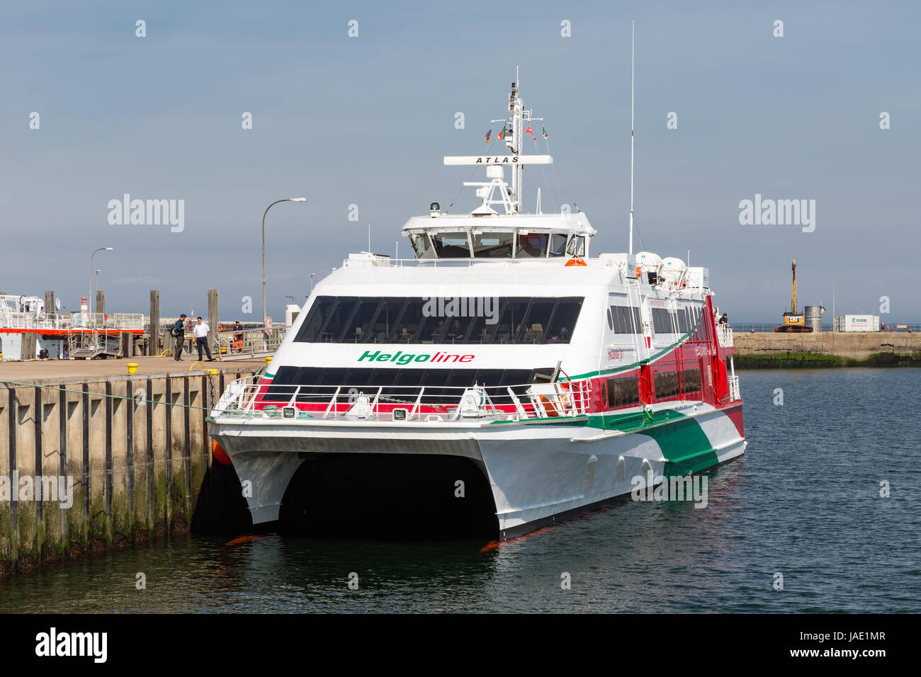 HELGOLAND, Deutschland - 22. Mai 2017: Fähre im Hafen von Helgoland bereit zur Abfahrt nach Cuxhaven, Deutschland Stockfoto