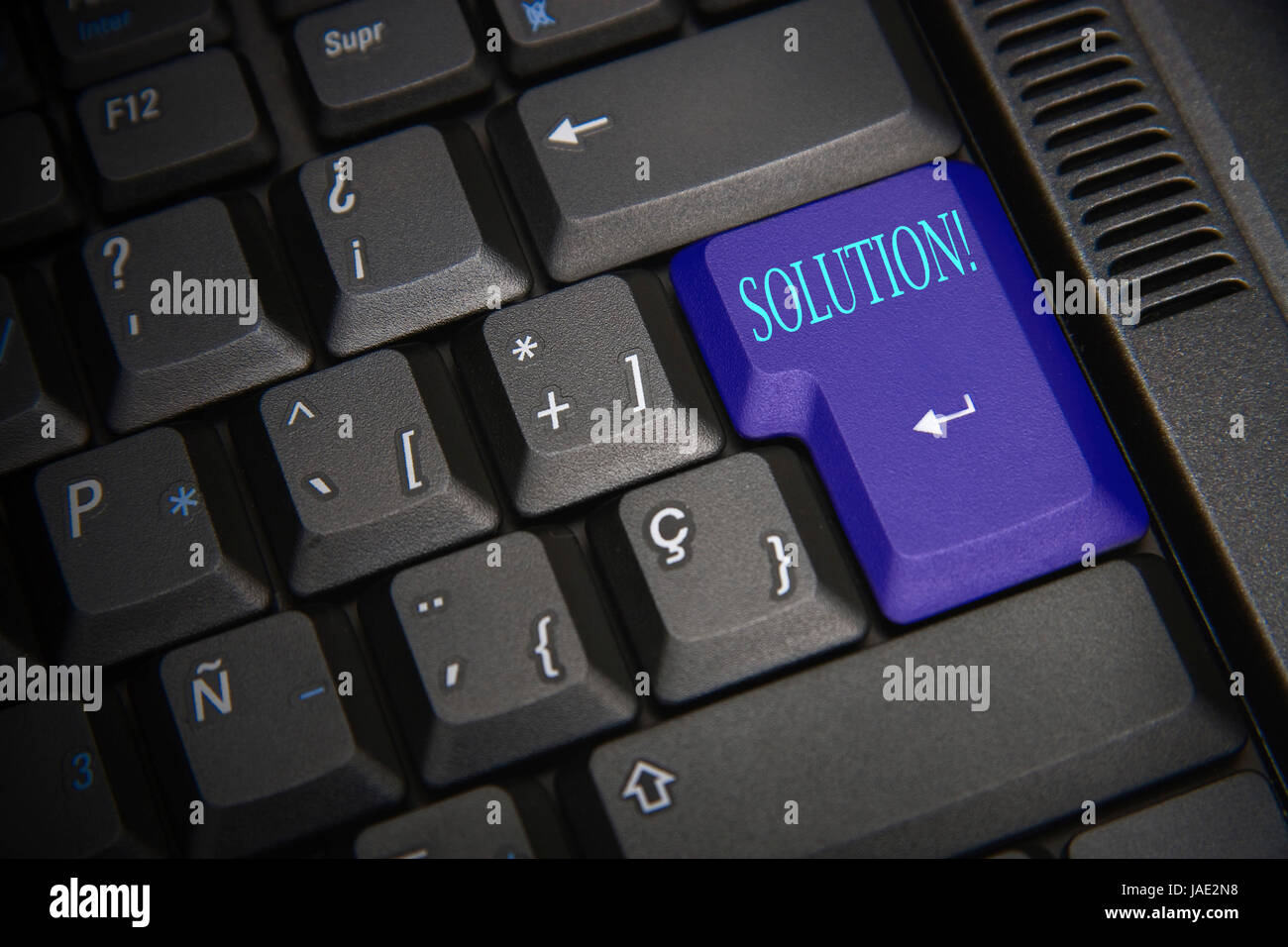 Schwarze Tastatur mit blauen Schlüssel und Wort Lösung Stockfoto