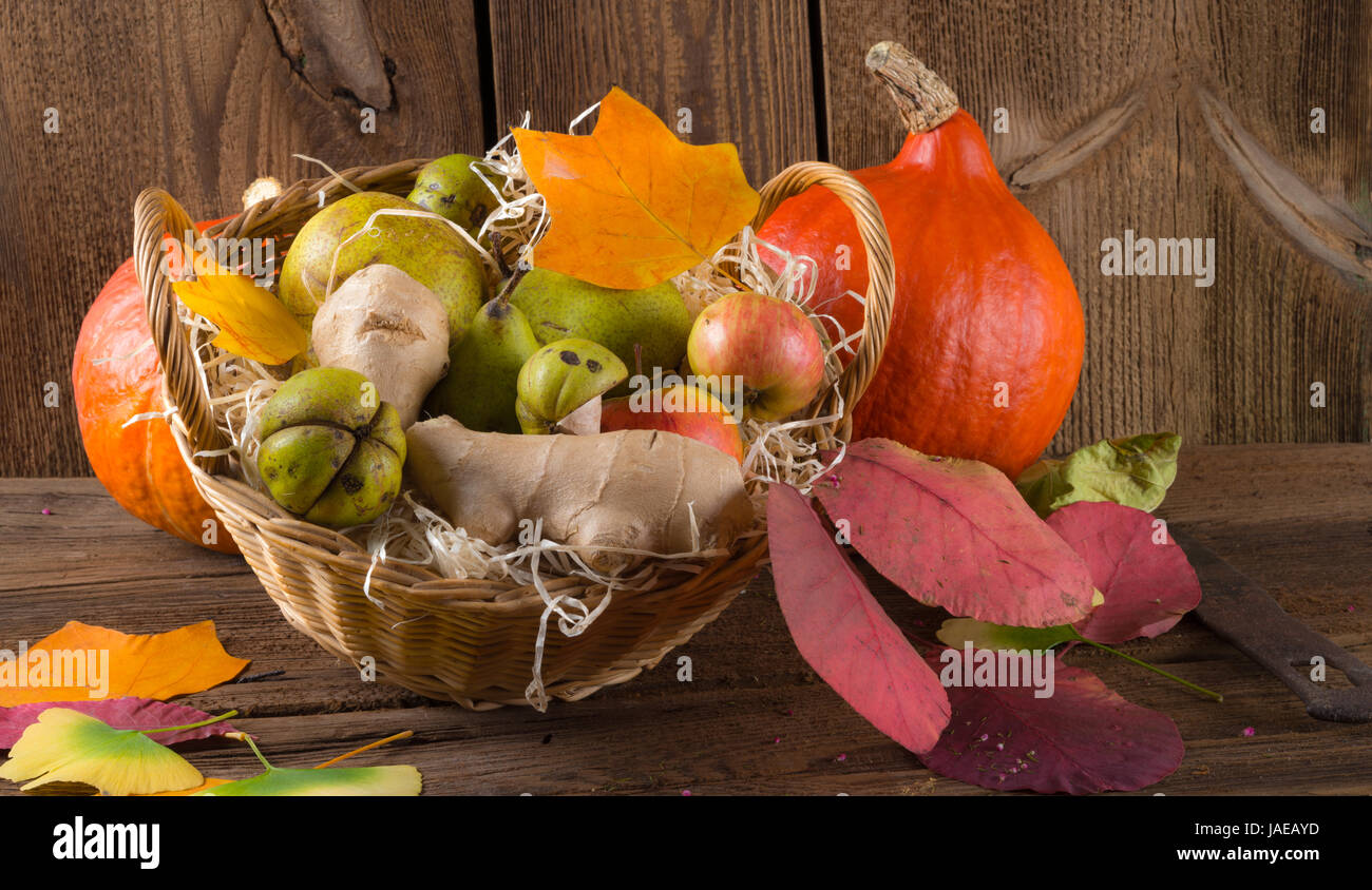 Kürbis Apfel Korb Stockfoto