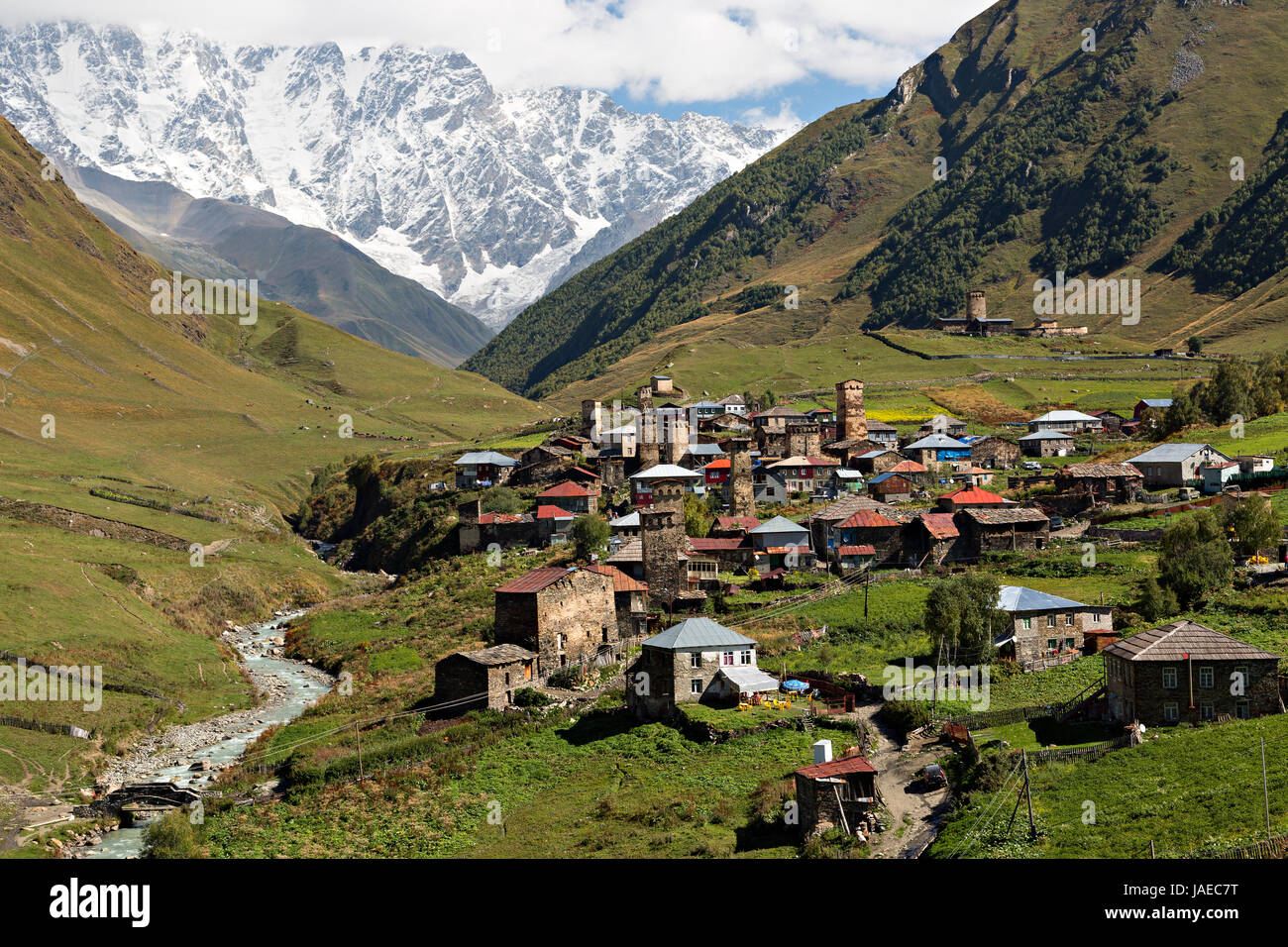 Mittelalterliche Türme in Uschguli, Kaukasus-Gebirge, Georgien. Stockfoto