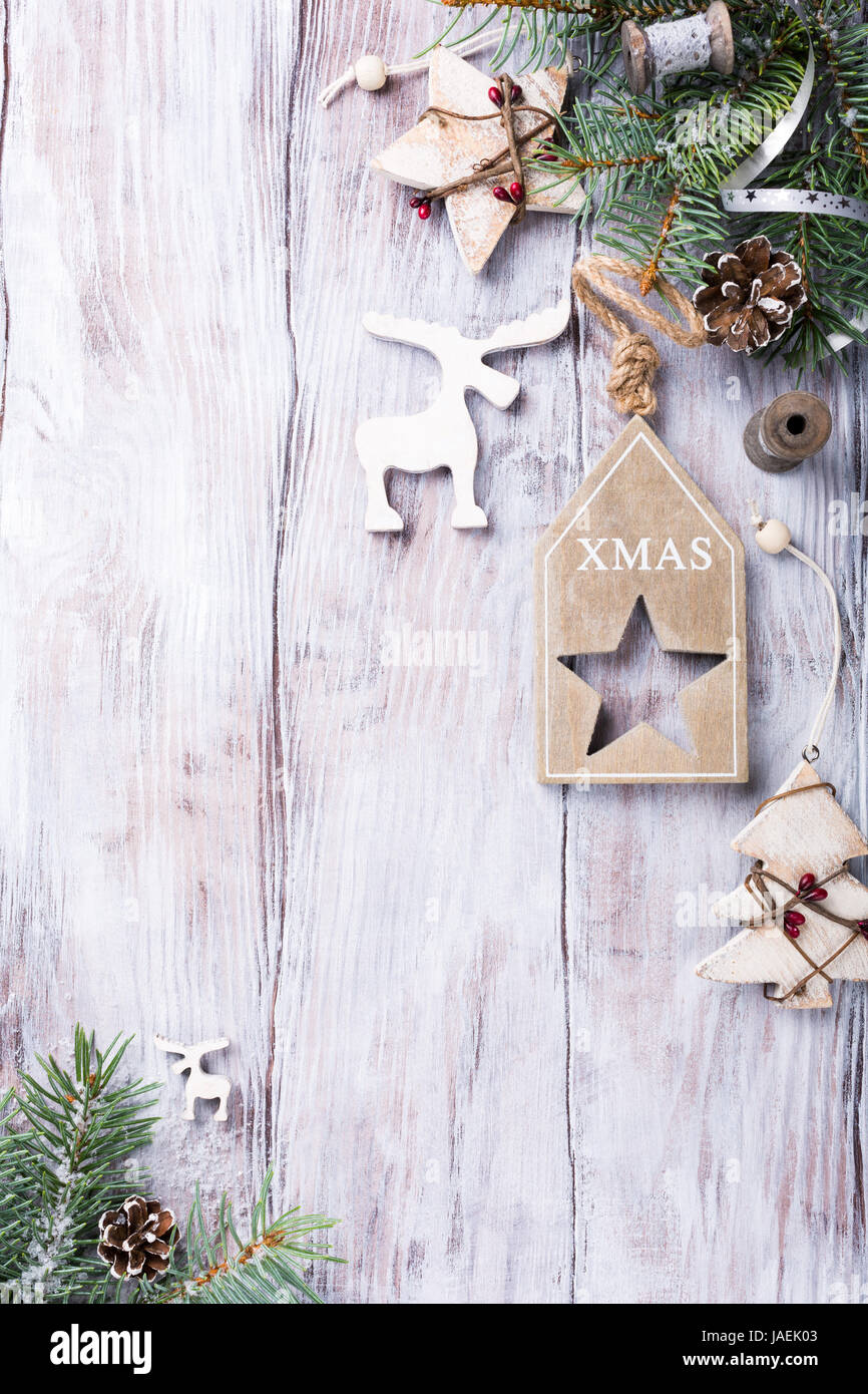 Weihnachten Hintergrund mit Tanne und Dekorationen. Stockfoto