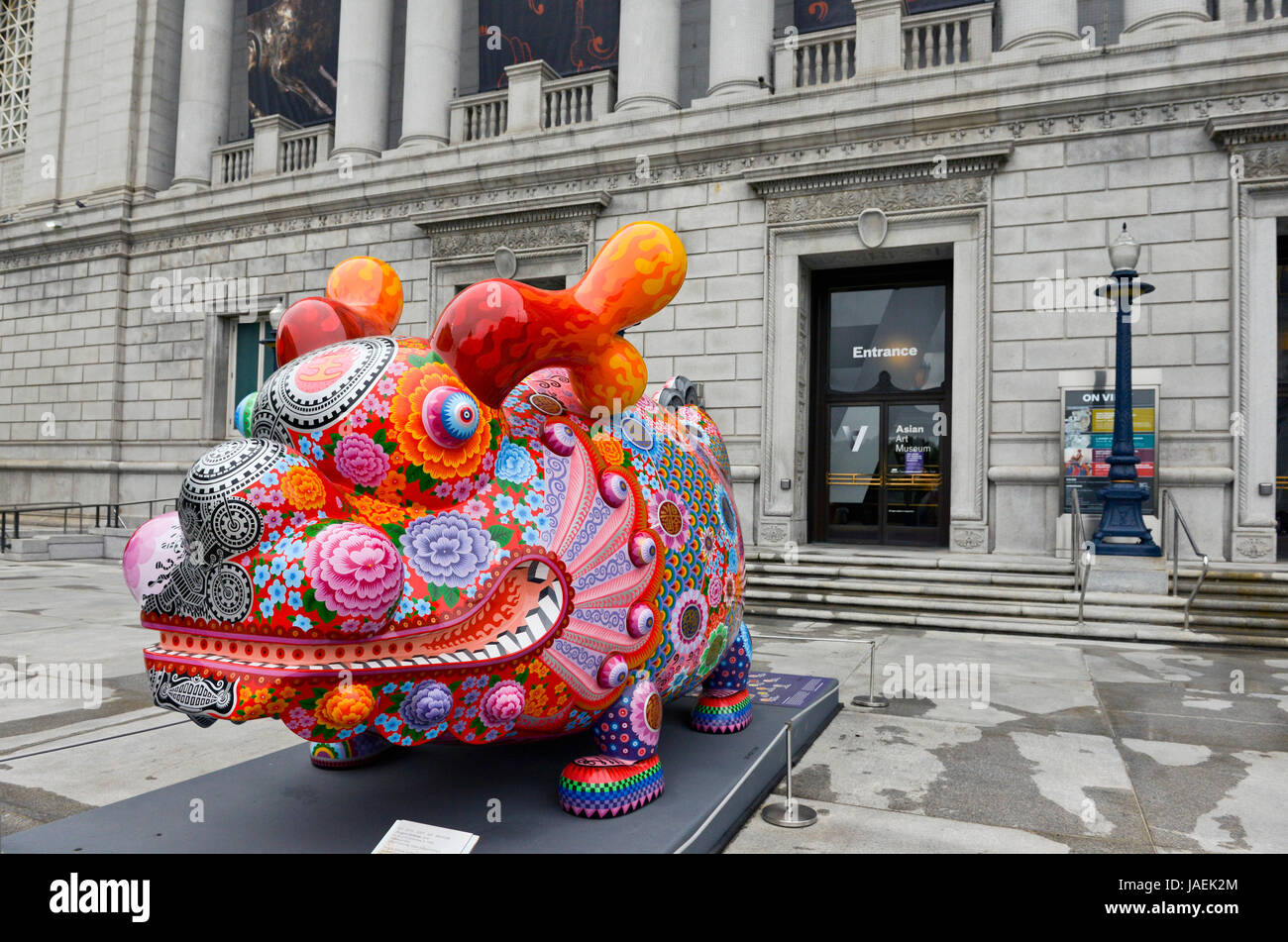 Dragon-Vermögen von Hung Yi, 2014. Skulptur vor das Asian Art Museum in San Francisico, Californinia. Stockfoto