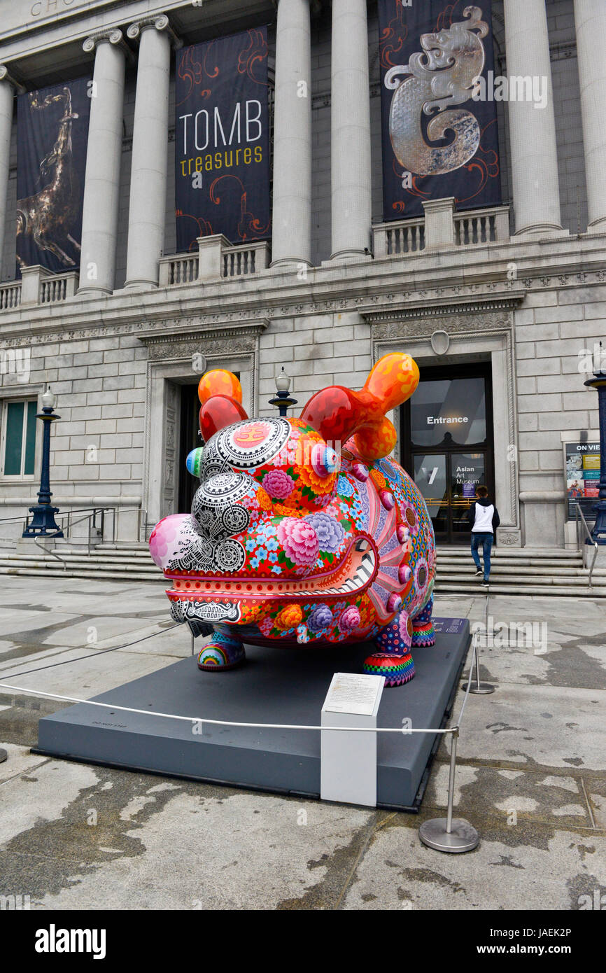 Dragon-Vermögen von Hung Yi, 2014. Skulptur vor das Asian Art Museum in San Francisico, Californinia. Stockfoto