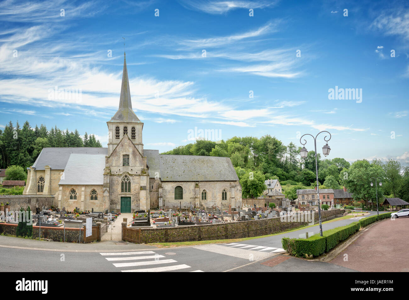 Kirche und Kloster St Hymer, malerische Landschaft der französischen Landschaft der Normandie, Frankreich Stockfoto