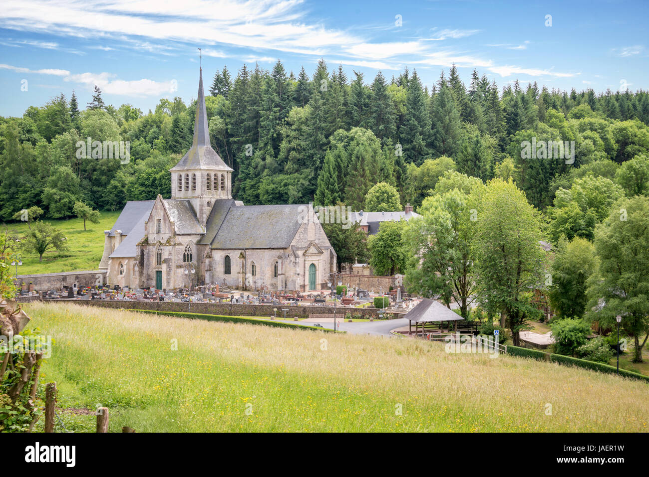 Kirche und Kloster St Hymer, malerische Landschaft der französischen Landschaft der Normandie, Frankreich Stockfoto